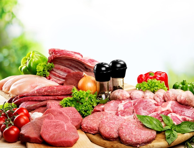 Photo fond de viande crue fraîche avec des légumes