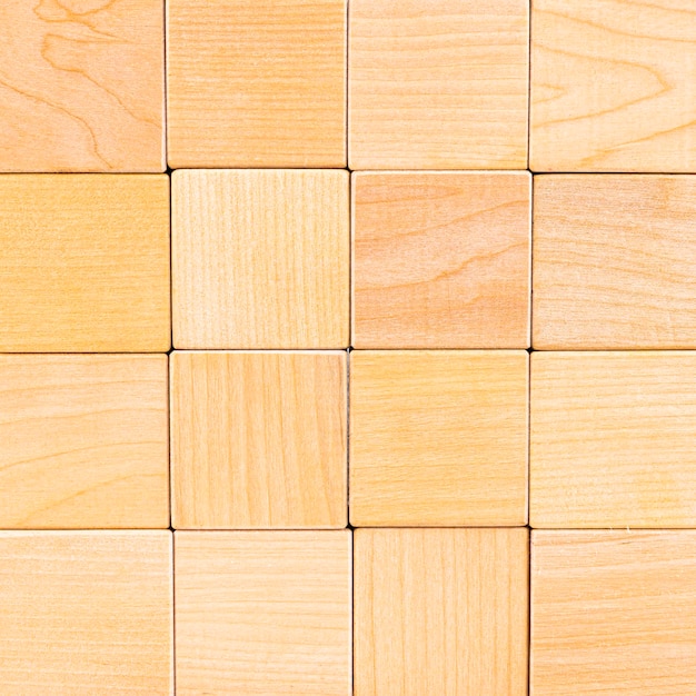 Fond vide de mur de seize cubes en bois copiez l'espace
