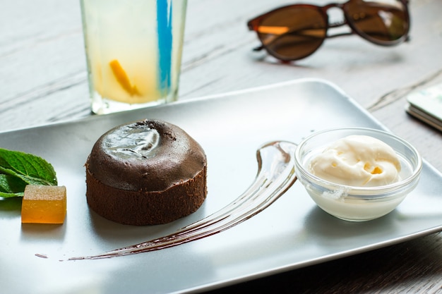 Fondant au chocolat avec glace