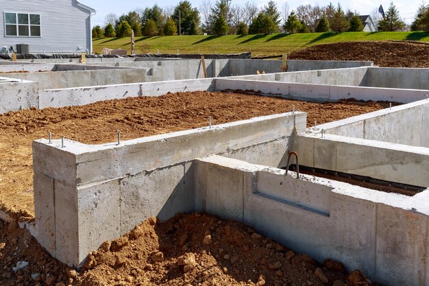 Photo fondation en béton pour le nouveau coin de croissance de la maison