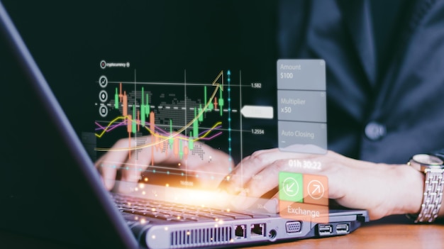 Fonds d'investissements boursiers et homme d'affaires d'actifs numériques analysant le graphique de trading forex