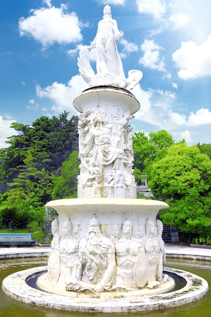 Fontaine à Arboretum , ville de Sotchi- Capitale des Jeux Olympiques 2014 , Russie.