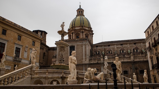 Fontaine baroque sur la Piazza Pretoria, Palerme, Italie