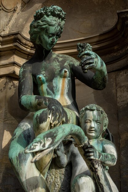 Photo une fontaine dans le château de frederiksborg au danemark