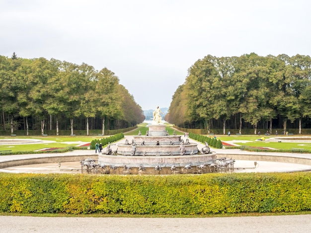 Fontaine dans le palais de Herrenchiemsee en Allemagne