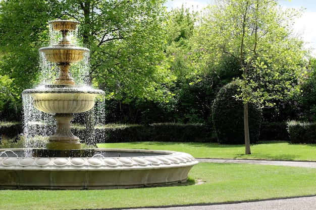 Photo fontaine dans le parc