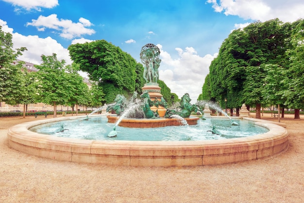 Fontaine de l'Observatoire près du Jardin du Luxembourg à Paris France