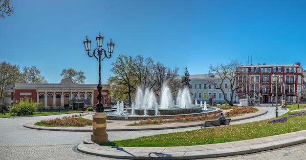 Fontaine sur la place du théâtre à Odessa Ukraine