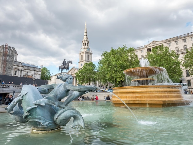 Fontaine à Trafalgar Square à Londres