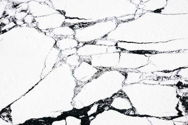 Photo la fonte de la glace sur le lac baïkal au printemps