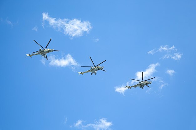 Forces aérospatiales russes Démonstration d'hélicoptères de combat dans les airs 04052019