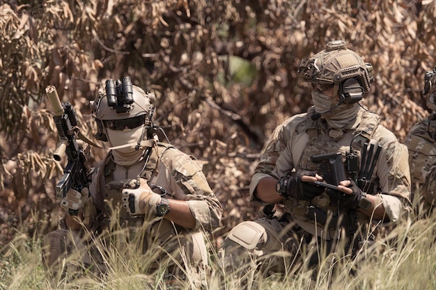 Forces d'opérations spéciales Étudier la géographie et planifier une attaque contre l'ennemi