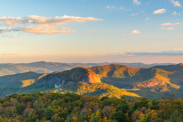 Photo forêt nationale de pisgah en caroline du nord aux états-unis à looking glass rock