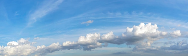 Le format long du nuage blanc peut utiliser le fond d'écran de la bannière