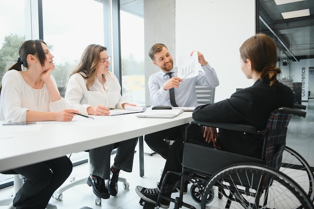 Formation commerciale dans des bureaux modernes