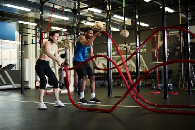 Formation de couple avec des cordes de bataille