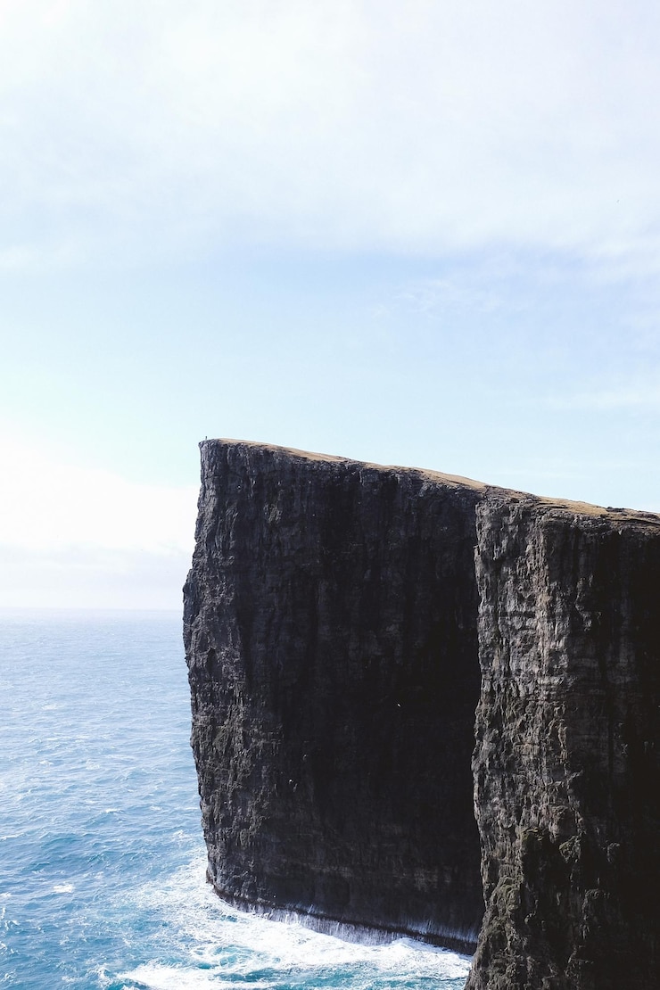 Photo formation rocheuse par la mer contre le ciel