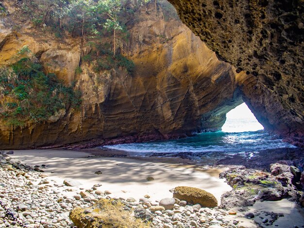 Photo formation rocheuse sur la plage