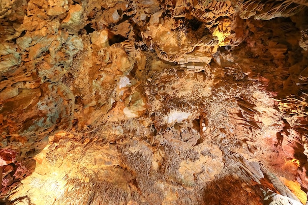 Formations dans la grotte de Damlatas Alanya Antalya Turquie