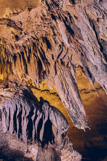 Formations de grottes stalagmites et stalactites souterraines du Kentucky