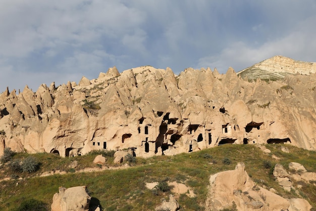 Formations rocheuses dans la vallée de Zelve en Cappadoce