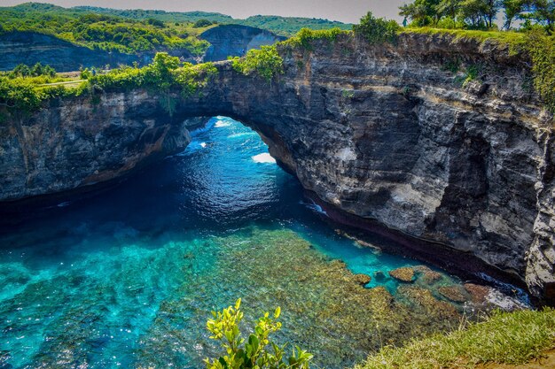 Formations rocheuses en mer