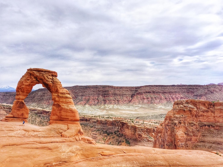 Photo formations rocheuses sur le paysage contre un ciel nuageux