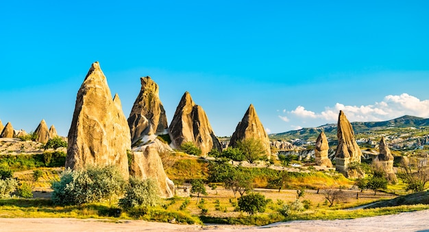 Formations rocheuses de Rose Valley au parc national de Göreme. Patrimoine mondial de l'UNESCO en Cappadoce, Turquie