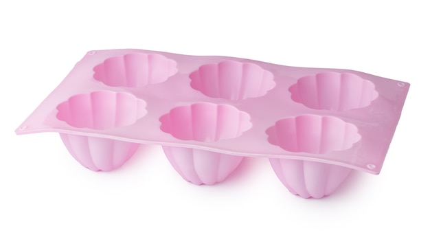 Forme de silicone pour la cuisson de petits gâteaux sur fond blanc