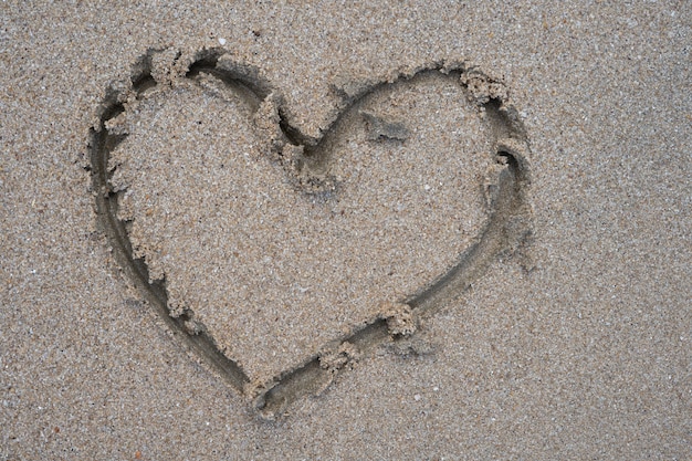 Photo formez le cœur sur la plage