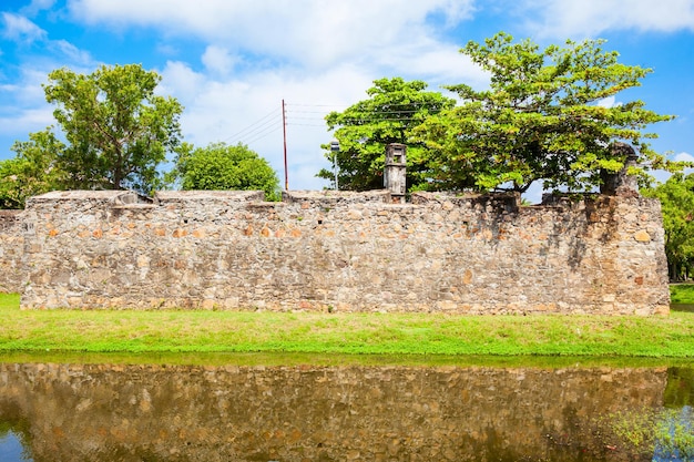 Le fort de Batticaloa est l'ancien fort portugais au centre de la ville de Batticaloa, Sri Lanka