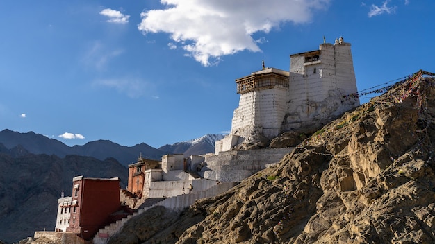 Fort et Monastère Namgyal Tsemo ou gompa rouge est le principal centre bouddhiste de Leh Ladakh Inde