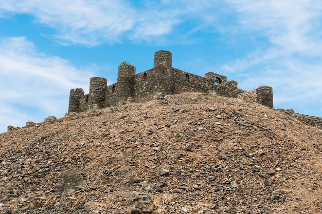 La forteresse d'Asfan est située dans le village d'Asfan, à quelques kilomètres au nord de Djeddah.