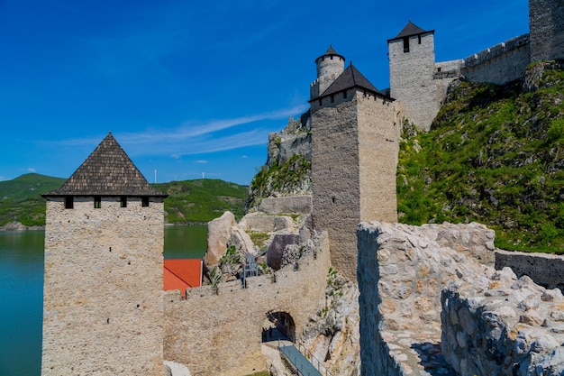 Forteresse de Golubac, ville fortifiée médiévale sur la rive sud du Danube, Golubac, Serbie