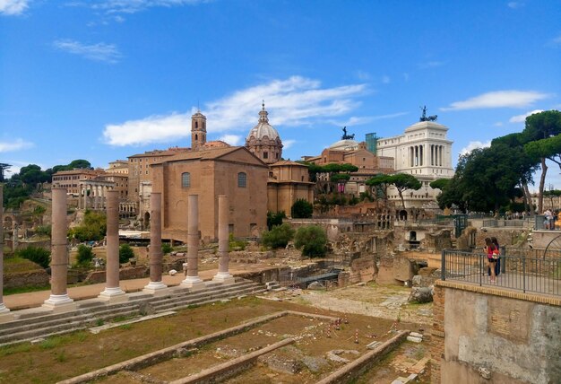 Le Forum romain au centre de la Rome antique, avec les bâtiments adjacents. Italie