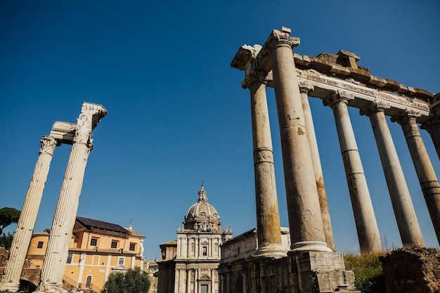 Forum romain au coeur de la Rome antique.