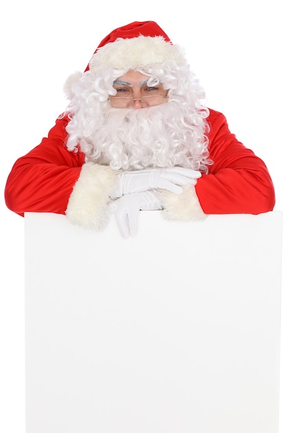 Fou joyeux Père Noël près de la zone de l'espace de copie isolé sur fond blanc Joyeux Noël et Nouvel An concept