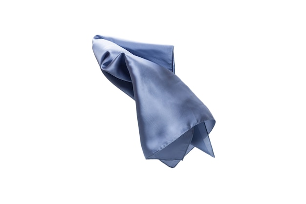 Foulard en soie bleu fluide isolé