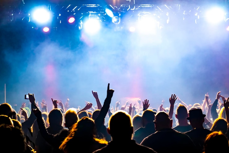 Photo une foule de gens dansant lors d'un concert