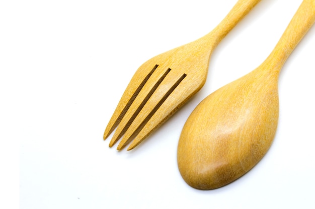 Photo fourchette en bois et cuillère isolé sur fond blanc