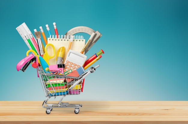 Fournitures de bureau variées dans un petit panier sur une table en bois sur fond