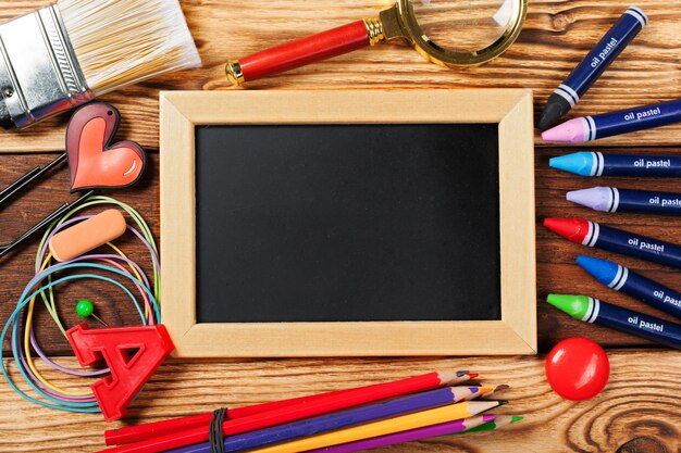 Fournitures scolaires sur bois