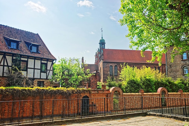Fragment de l'église Sainte Catherine dans le centre-ville de Gdansk, Pologne.