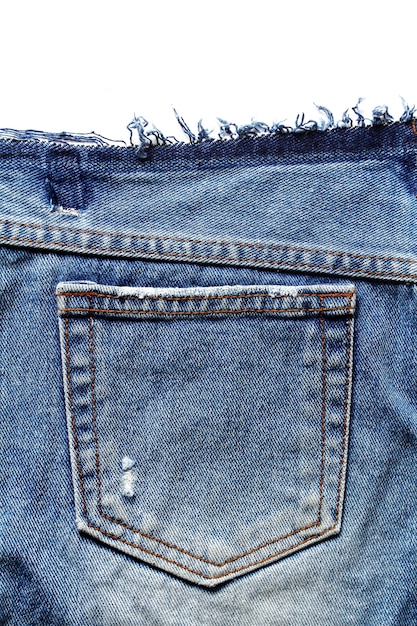 Fragment de jeans, isolé sur fond blanc
