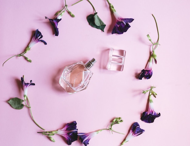 Fragrance pour dames et fleurs violettes o