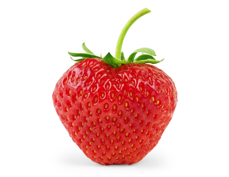 Photo fraise aux fruits rouges isolé sur fond blanc