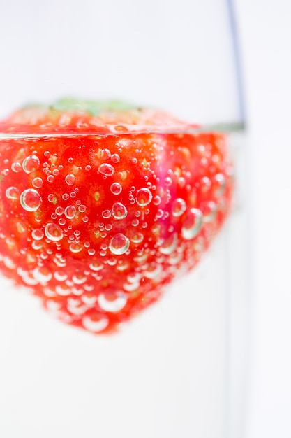 Fraise flottant au champagne