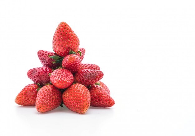 fraise fraîche sur blanc