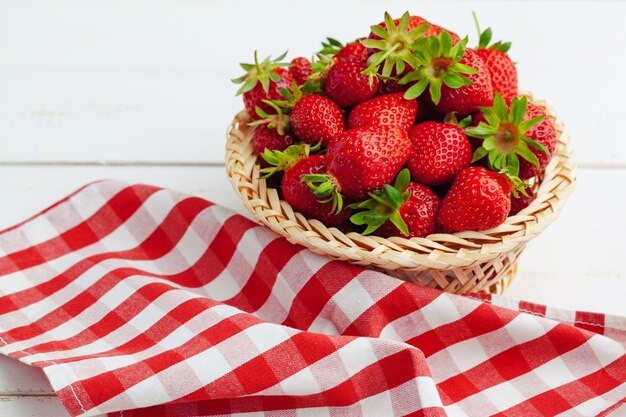 Fraise fraîche dans un panier