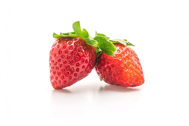 Photo fraise fraîche sur fond blanc